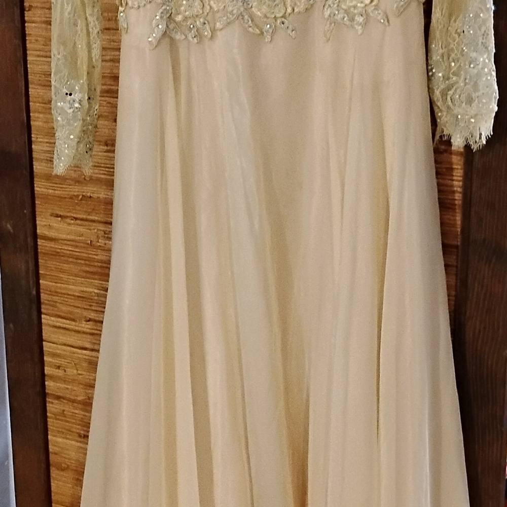 Alyce Paris Cream Beaded Lace Long Sleeve Bridal Gown